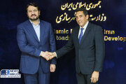 ببینید| دیدار  وزیر راه و شهرسازی جمهوری اسلامی ایران و وزیر حمل و نقل جمهوری کوبا در تهران