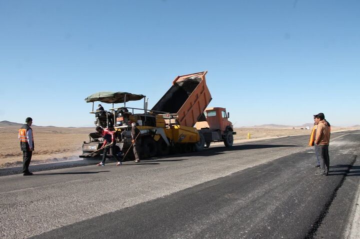 فعالیت ۳ پیمانکار برای تکمیل تعریض محور آهنگران - ساروق - کمیجان در استان مرکزی کمیجان جهانی