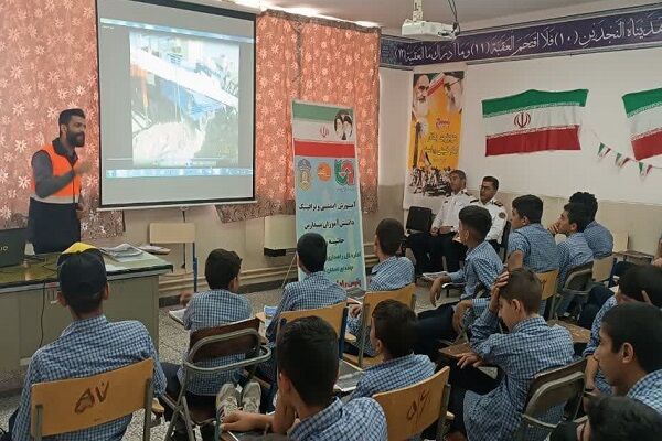 ببینید | آموزش دانش‌آموزان مدارس حاشیه راه‌های  استان اصفهان به مناسبت روز ملی ایمنی حمل‌ونقل