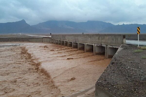 انسداد برخی جادههای فرعی و روستایی در خراسان جنوبی سیلاب خراسان جنوبی (2).jpg