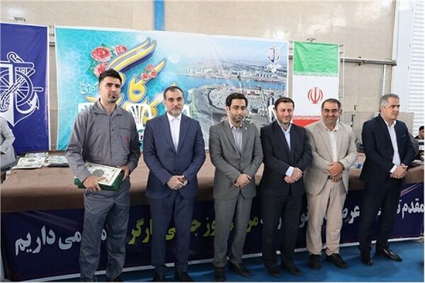 تجلیل از ۱۱۰ نفر از کارگران نمونه اداره کل بنادر و دریانوردی امیرآباد امیرآباد