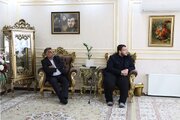 ببینید| حضور و تجلیل مشاور وزیر راه و شهرسازی در امور ایثارگران و مدیر کل راه و شهرسازی خراسان رضوی از دو خانواده معزز شهید حسن رضا خاکستری و شهید غلامحسین رحمتی در سفر به استان خراسان رضوی
