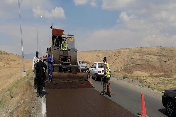 ویدیو|عملیات روکش آسفالت حفاظتی اسلاری سیل محور کیانمهر به ماهدشت