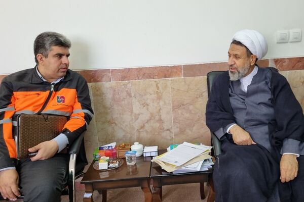 دیدار مدیرکل راهداری و حمل و نقل جادهای کرمان با امام جمعه استان راهداری رفع نقاط حادثه آفرين جاده ای را دراولويت كار خود قرار دهد