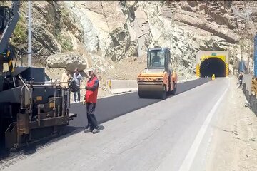 ویدیو|آغاز عملیات اجرایی روکش آسفالت گرم  در محور کرج_ کندوان به طول ۱۵ کیلومتر توسط راهداری استان البرز