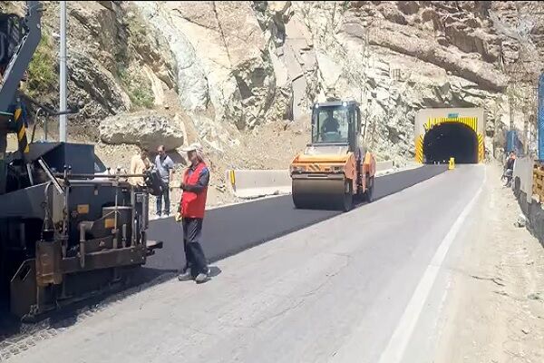 ویدیو|آغاز عملیات اجرایی روکش آسفالت گرم  در محور کرج_ کندوان به طول ۱۵ کیلومتر توسط راهداری استان البرز