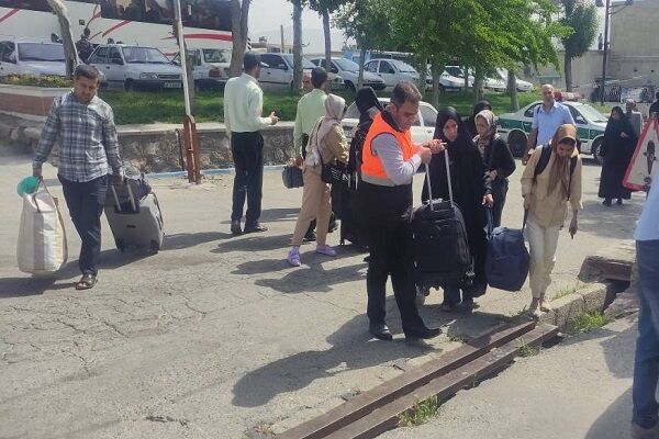 جابهجایی بیش از ۱۰۰۰ مسافر در راه مانده قطار مسیر تهران_جنوب با ناوگان حملونقل عمومی لرستان جابجایی مسافر