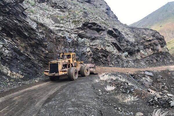 محور فیروزکوه مسدود است  ببینید|وقوع سیلاب بر اثر بارش شدید باران  و انسداد برخی از راههای روستایی پایین طالقان طی شب گذشته و تلاش راهداران استان البرز برای بازگشایی جاده ها