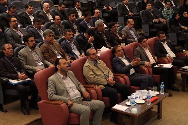 عملکرد برنامه اجرایی سال گذشته و آسیبها و نقاط ضعف و قوت ۷ اداره کل راه و شهرسازی در استانهای شرقی بررسی شد کارگاه عملی پایش و انتقال تجربیات مثبت استانها در اجرای طرح نهضت ملی مسکن خراسان شمالی