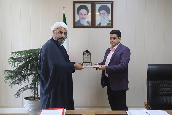 تقدیر استاندار از مدیرکل راه و شهرسازی استان البرز برای اشاعه فرهنگ اقامه نماز البرز