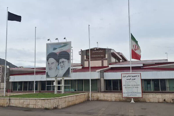 پرچم جمهوری اسلامی ایران در مرزهای جلفا و نوردوز نیمه برافراشته شد