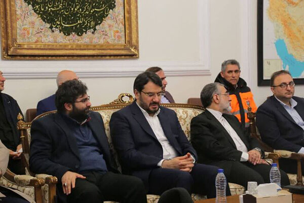 حضور وزیر راه و شهرسازی در استانداری برای تسلیت شهادت جمعی از یاران انقلاب
