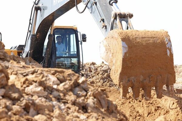 اجرای ۱۴۰ هزار مترمربع عملیات زیرساختی در اراضی ۶۰۰ هکتاری منطقه ویژه اقتصادی بندر امام خمینی(ره) ماشین آلات