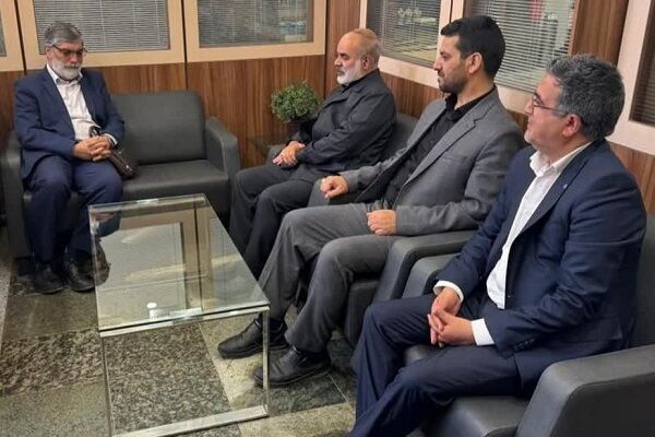 دیدار مدیرکل فرودگاههای استان بوشهر با خانواده شهید قاید فرودگاه سیستان و بلوچستان