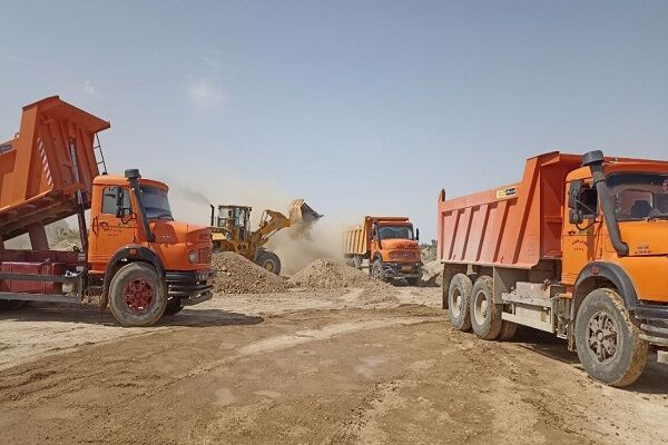 آماده‌سازی سایت نهضت ملی مسکن ۹۰ هکتاری محمد آباد سیستان در حال انجام است