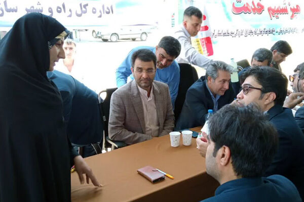 دیدار چهره به چهره مدیرکل راه و شهرسازی لرستان با مردم  میز خدمت لرستان شاکرمی