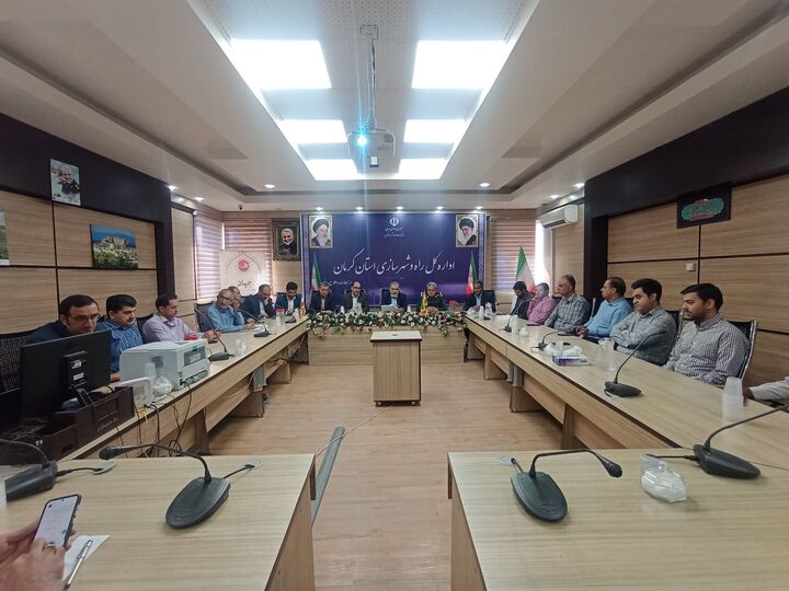نشست بصیرتی جهاد تبیین با هدف گزارش عملکرد ادارات به مردم کرمان