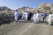 ببینید| بازدید مدیرکل راهداری و حمل و نقل جاده ای جنوب سیستان و بلوچستان از روند اجرای پروژه آسفالت محور تنگه سرحه _ فنوج
