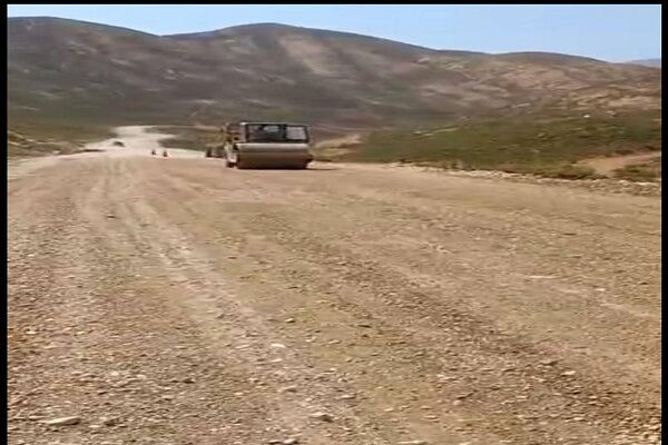 روکش جاده روستایی بنواستکی کوهرنگ انجام می شود