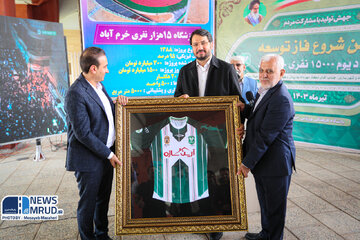 ببینید |آیین تحویل ورزشگاه ۱۵ هزار نفری خرم آباد به باشگاه خیبر با حضور وزیر راه و شهرسازی