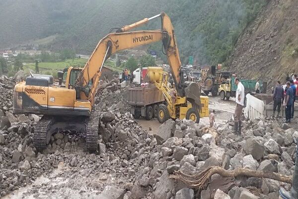 تلاش راهداران برای بازگشایی محورسیل زده سوادکوه ادامه دارد مازندران