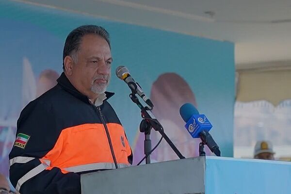 بازگشایی محورهای درگیر سیلاب خراسان جنوبی با تلاش ۹۵ راهدار جلال زاده، مدیرکل راهداری و حمل و نقل جاده ای خراسان جنوبی.jpg