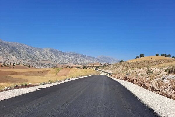 زیرسازی و آسفالت ۲۴ کیلومتر از راههای روستایی لرستان راه روستایی
