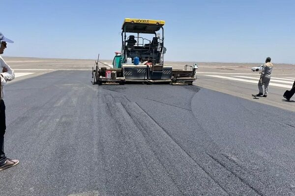 احداث دیوار ۱۰ کیلومتری بتنی در دمای ۴۸ درجه در فرودگاه بم فرودگاه بم