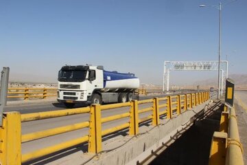 کار نصب حفاظ نرده های فلزی پل ها در محور های استان کرمان در دستور کار قرار گرفت