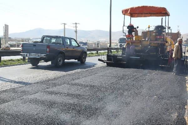 انجام ۹ کیلومتر  روکش آسفالت در محورهای اصلی شهرستان بروجرد روکش آسفالت