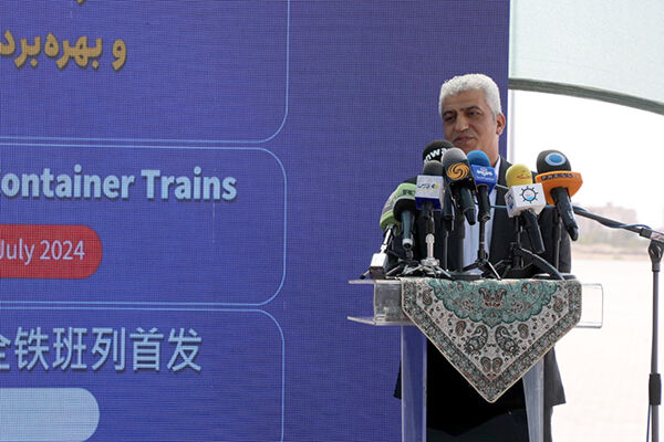 کاهش ۵۰ درصدی زمان حمل بار با راهاندازی قطار دو سر بار بین ایران-چین جعفری ایران چین