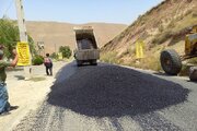 ببینید|گزارش تصویری از  عملیات لکه گیری محور نوجان از توابع محور‌ کرج-چالوس  توسط راهداری گچسر