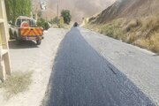 ببینید|گزارش تصویری از  عملیات لکه گیری محور نوجان از توابع محور‌ کرج-چالوس  توسط راهداری گچسر