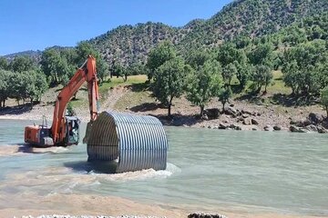 ساخت راه دسترسی جهت حمل سوخت توسط پرسنل راهداری و حمل و نقل جاده ای بخش بازفت شهرستان کوهرنگ استان چهارمحال وبختیاری برای دستگاهای ماشین آلات راهداری مستقر درمسیر روستای گزستان تا گاوشیر جهت ساخت راههای روستایی و عشایری استان