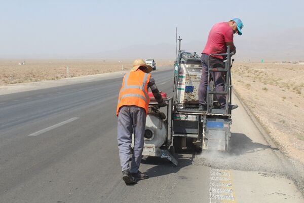 نصب بیش از 13 هزار انواع تابلو و علائم در جاده‌های استان كرمان