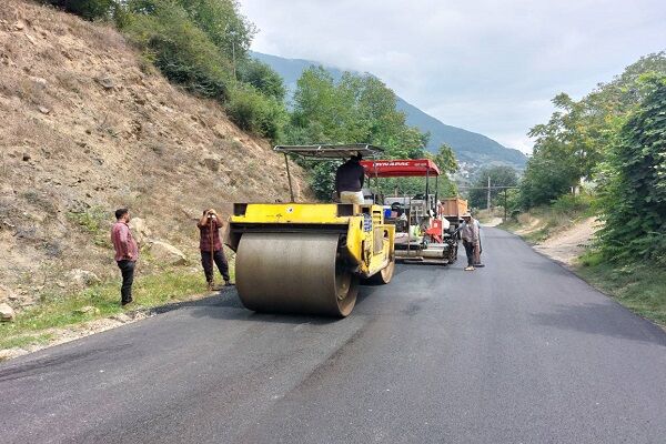 ویدیو| اجرای عملیات روکش آسفالت روستای  شیاده شهرستان بابل استان مازندران