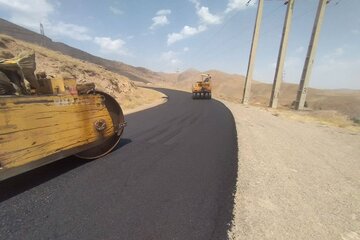 ببینید|گزارش تصویری از اجرای عملیات بهسازی و روکش آسفالت محور روستایی سیبستان از توابع شهرستان ساوجبلاغ توسط اداره کل راهداری و حمل و نقل جاده ای استان البرز