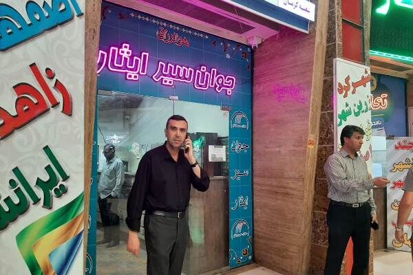 استقرار میز خدمت زائران اربعین در پایانه مسافربری آدینه مرکز استان کرمان استقرار میز خدمت زائران اربعین در پایانه مسافربری آدينه مرکز استان كرمان