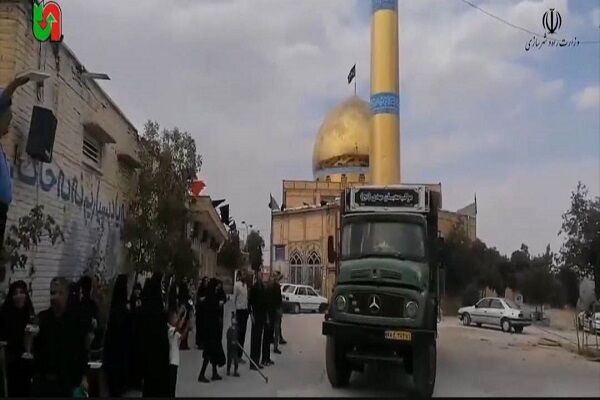 اعزام بیش از ۵۰ دستگاه ناوگان باری حامل اقلام موکب داران اربعین و کمک های مردمی از استان چهارمحال وبختیاری به کربلای معلی اعزام بیش از ۵۰ دستگاه ناوگان باری حامل اقلام موکب داران اربعین و کمک های مردمی از استان چهارمحال وبختیاری به کربلای معلی