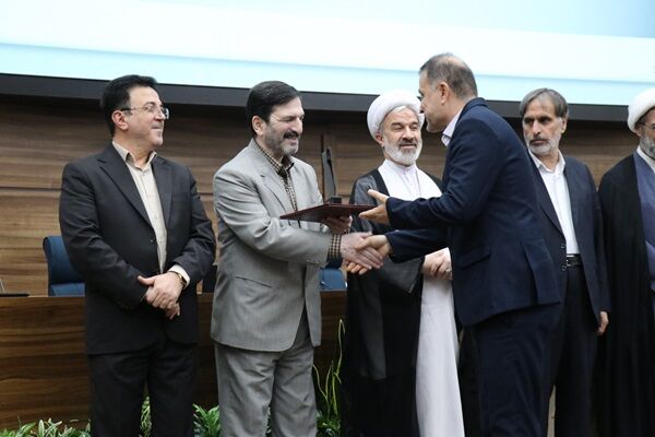 کسب عنوان رتبه برتر اداره کل راه و شهرسازی استان خراسان شمالی در نوزدهمین جشنواره شهید رجایی کسب عنوان رتبه برتر اداره کل راه و شهرسازی استان خراسان شمالی در نوزدهمین جشنواره شهید رجایی