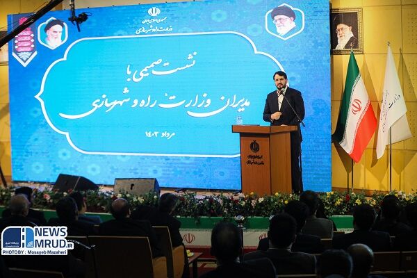 دیدار صمیمی مهرداد بذرپاش با مدیران وزارت راه و شهرسازی  بذرپاش