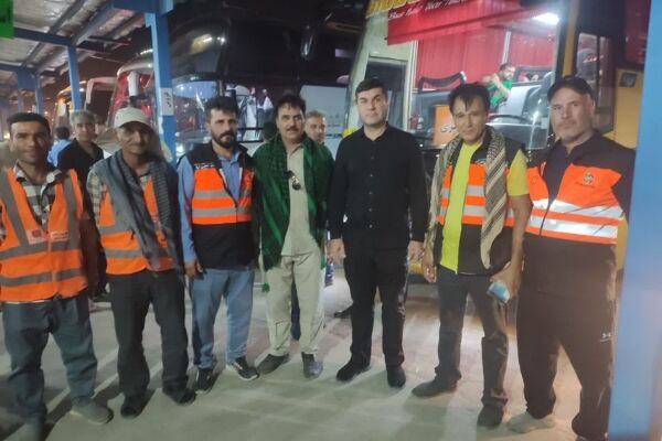 سیل بازگشت زوار اربعین به سمت استان مرکزی در پایانه مرزی برکت مهران اراک