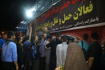 ویدیو -تصاویری از خدمات رسانی موکب فعالان حمل و نقل اداره کل راهداری و حمل و نقل جاده ای استان البرز به زائران ابا عبدالله الحسین (ع) در پایانه برکت مرز مهران