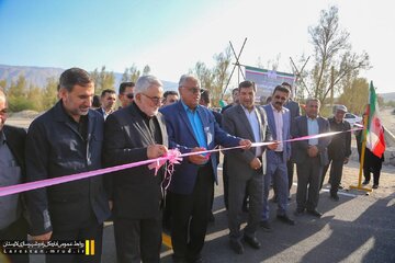 آیین بهره برداری از تعریض، بهسازی و روکش آسفالت در حوزه استحفاظی شهرستان لارستان