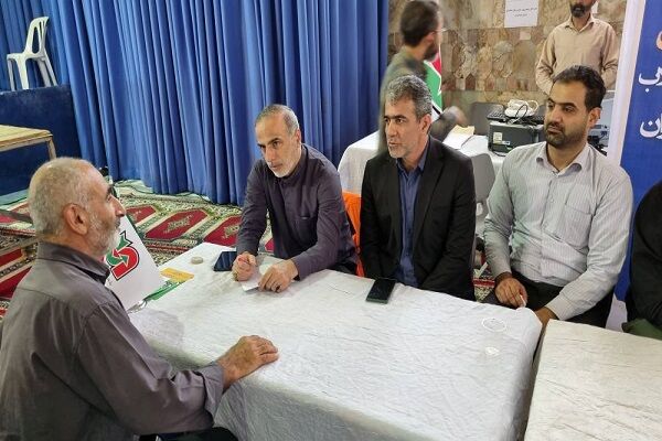 برپایی میز خدمت اداره کل راهداری و حمل و نقل جادهای مازندران در نماز جمعه مازندران