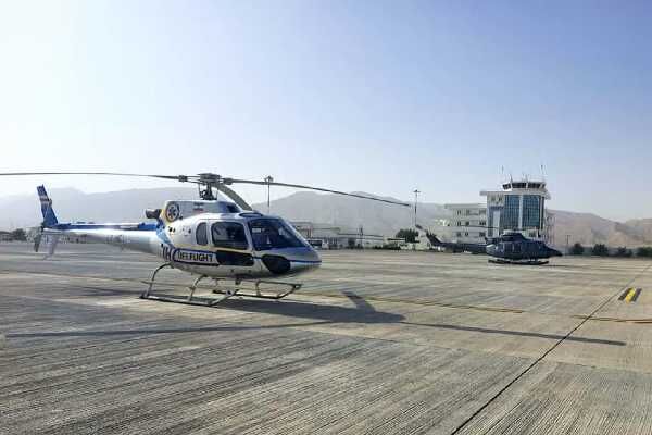 خدمترسانی به اورژانس هوایی در فرودگاه لارستان برای نجات جان بیمار نیازمند پیوند عضو در شیراز بالگرد اورژانس