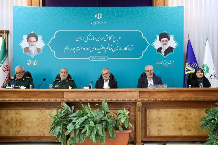 بازدید رئیس جمهور و وزیر راه و شهرسازی از نمایشگاه فعالیتهای زیربنایی قرارگاه سازندگی خاتمالانبیا(ص) صادق رئیس جمهور