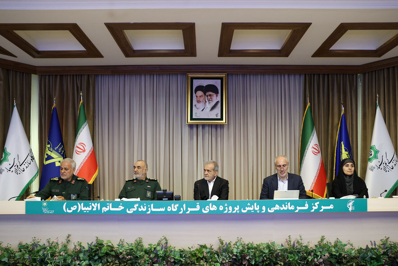 بازدید رئیس جمهور و وزیر راه و شهرسازی از نمایشگاه فعالیتهای زیربنایی قرارگاه سازندگی خاتمالانبیا(ص)