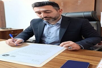 تقدیر از عامل ذیحساب بازآفرینی شهری اداره کل راه و شهرسازی شرق استان سمنان (شاهرود )توسط معاون وزیر