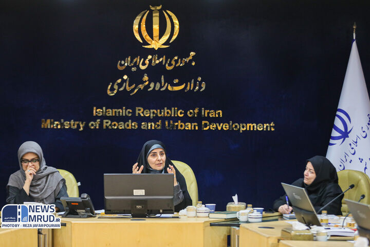 پاسخ به مطالبات مردم با نسخههای واقعی ببینید | دیدار وزیر راه و شهرسازی با جامعه مهندسان معمار، شهرساز و سایر فعالان مدنی